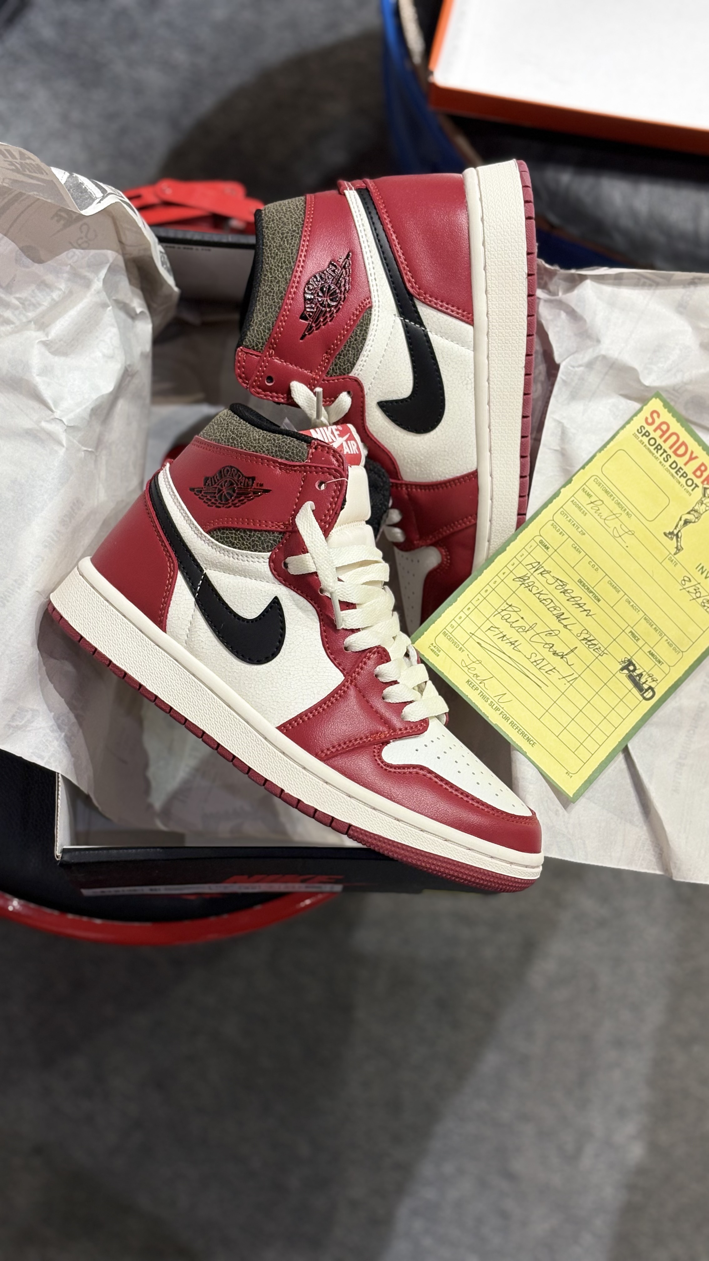 کفش نایک ایر جردن۱ شیکاگو nike air jordan 1 Chicago